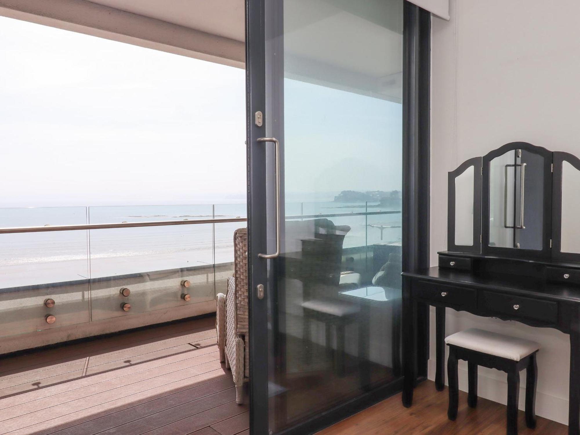 17 Abbey Sands